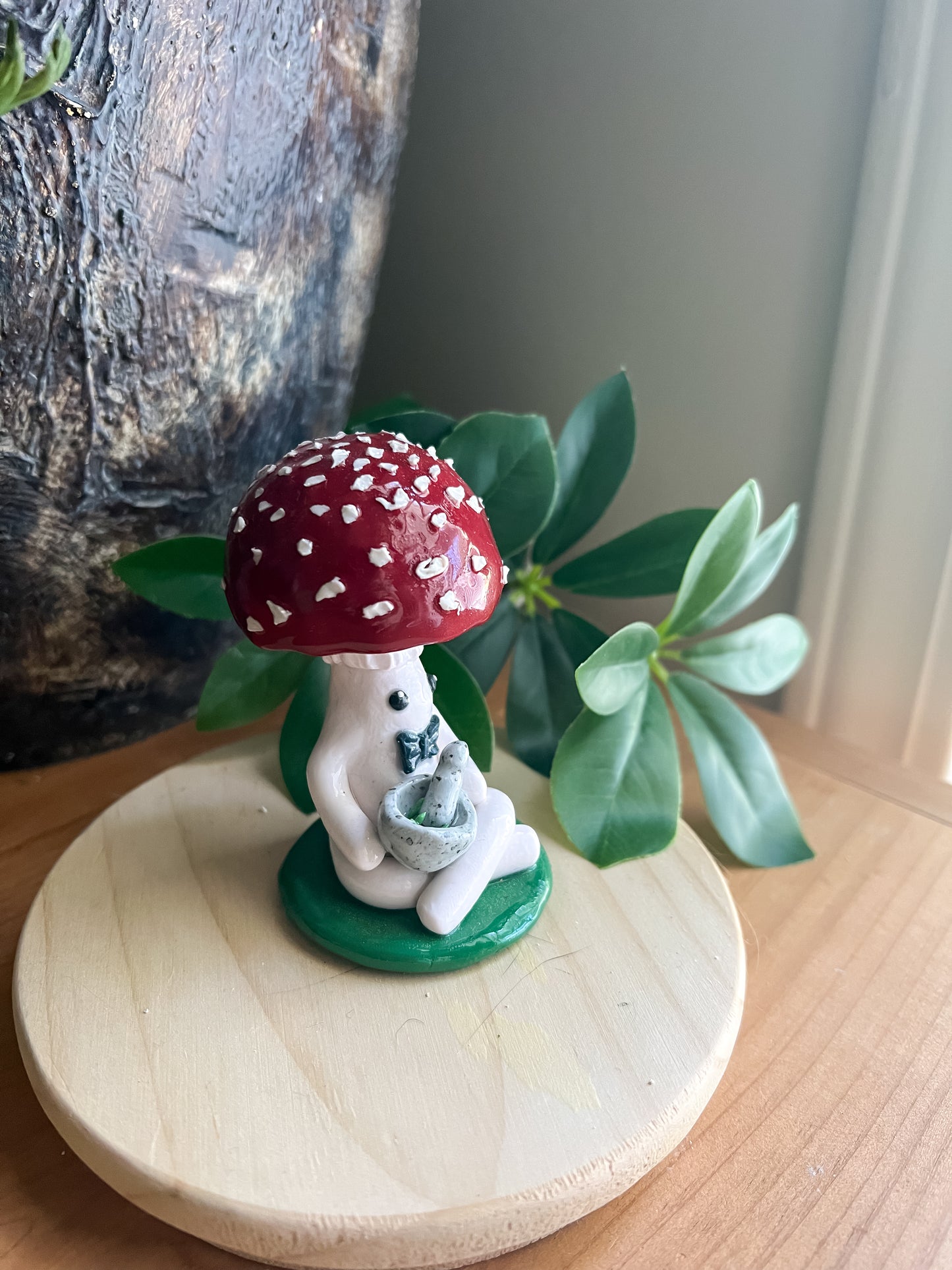 Desk Mini Mushie - Soriell with a mortar and pestle