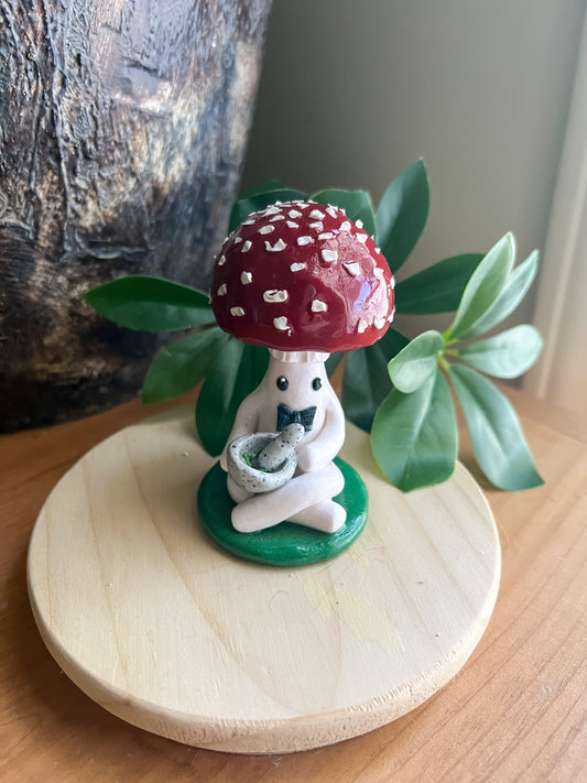 Desk Mini Mushie - Soriell with a mortar and pestle