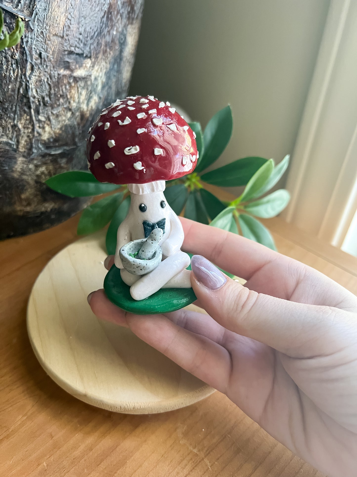 Desk Mini Mushie - Soriell with a mortar and pestle