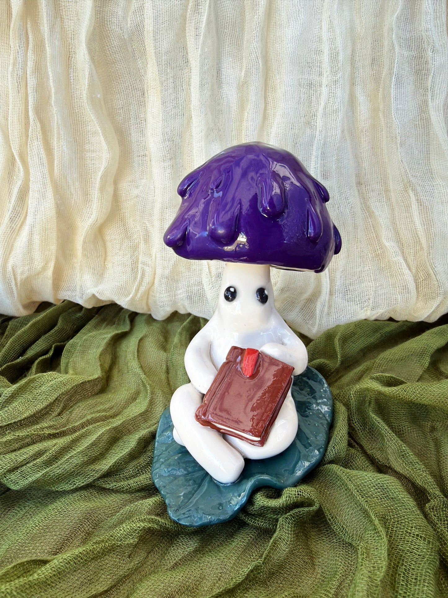 Mini Mushie - Inkheart on a leaf