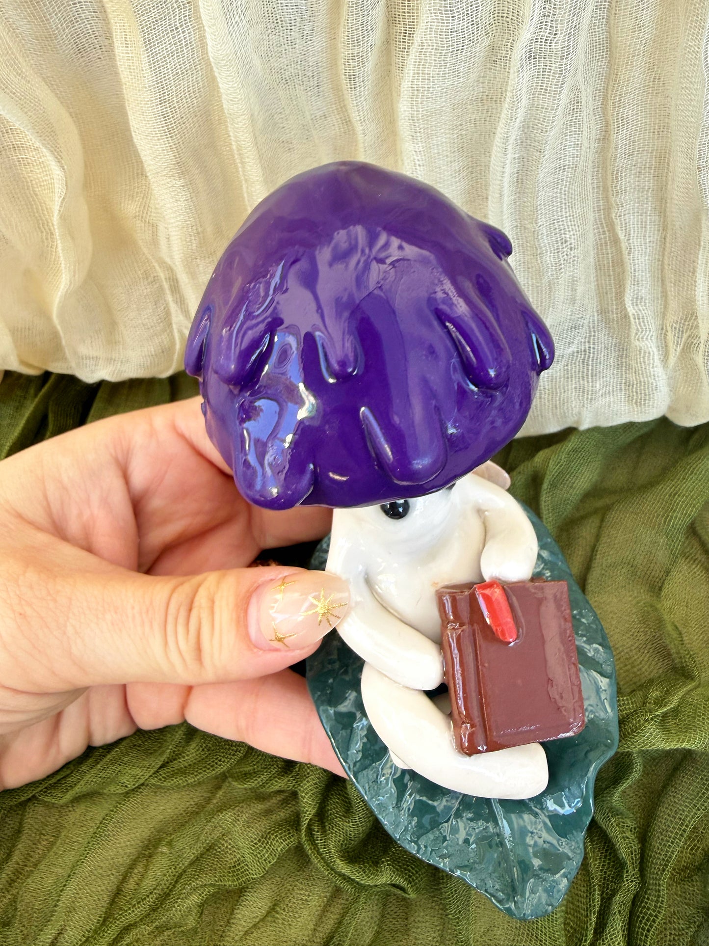 Mini Mushie - Inkheart on a leaf