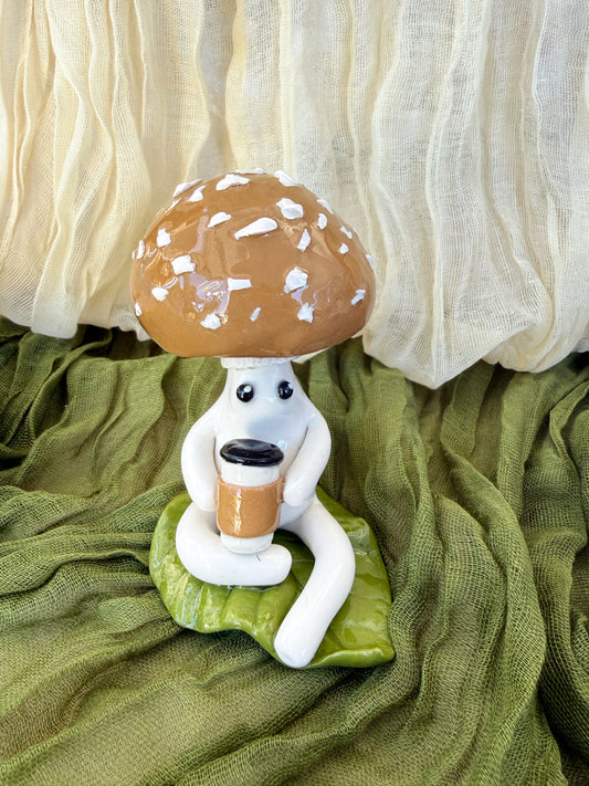 Mini Mushie - coffee Marlene on a leaf
